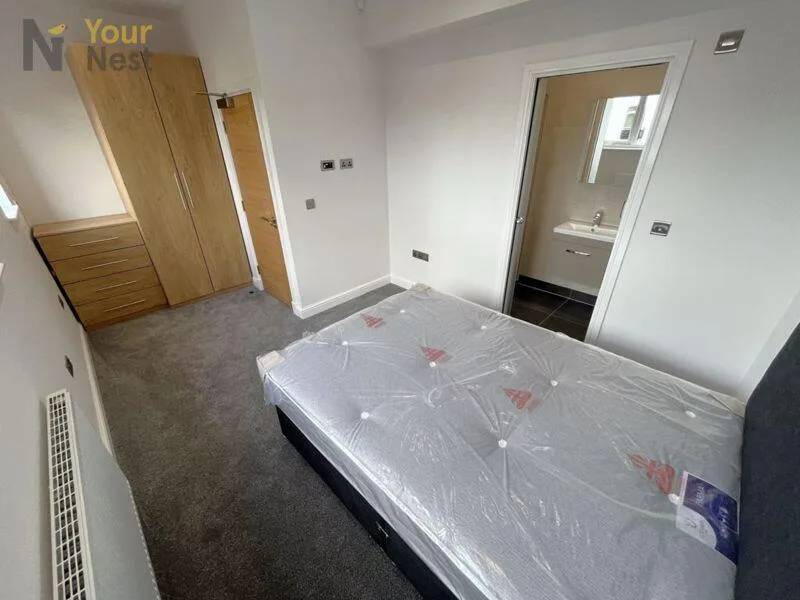 5 bedroom terraced house for rent