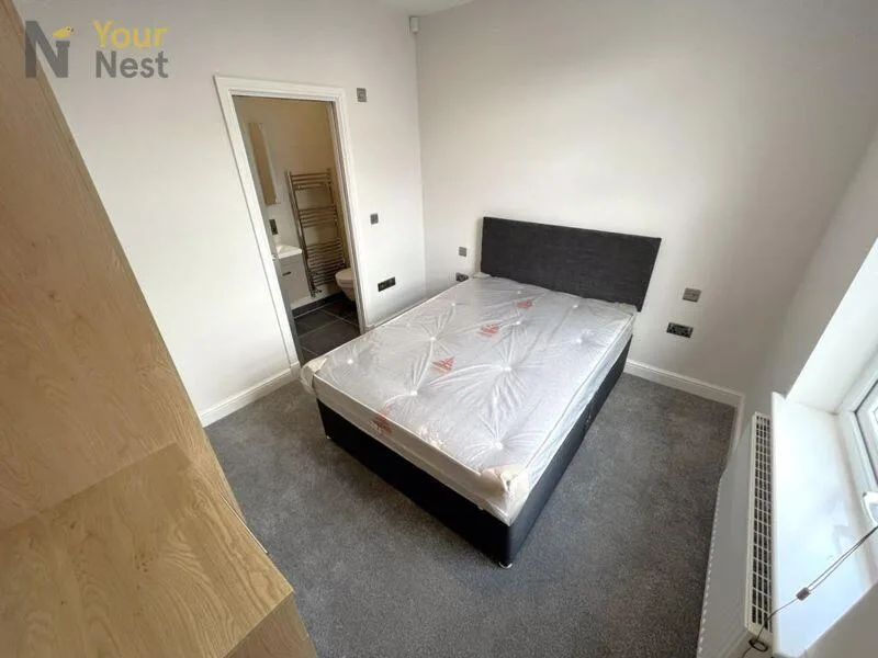 5 bedroom terraced house for rent
