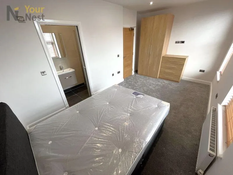 5 bedroom terraced house for rent