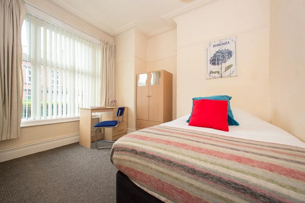 6 bedroom terraced house for rent