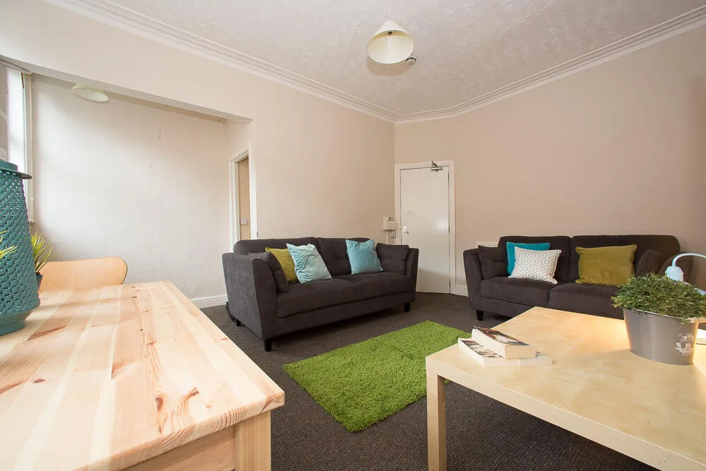 6 bedroom terraced house for rent