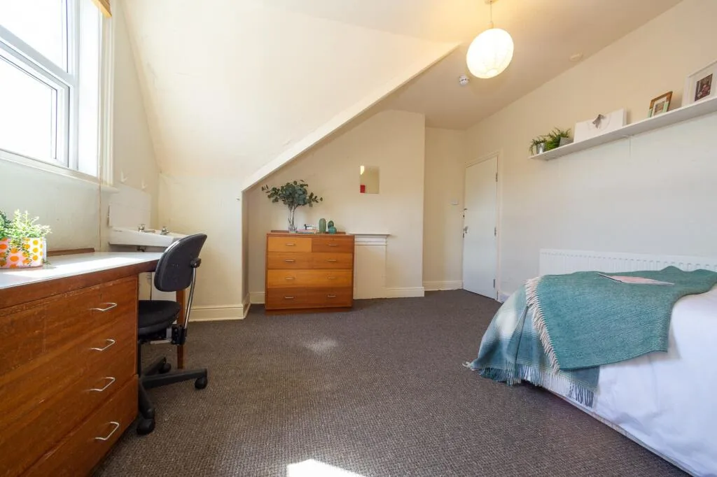 6 bedroom terraced house for rent
