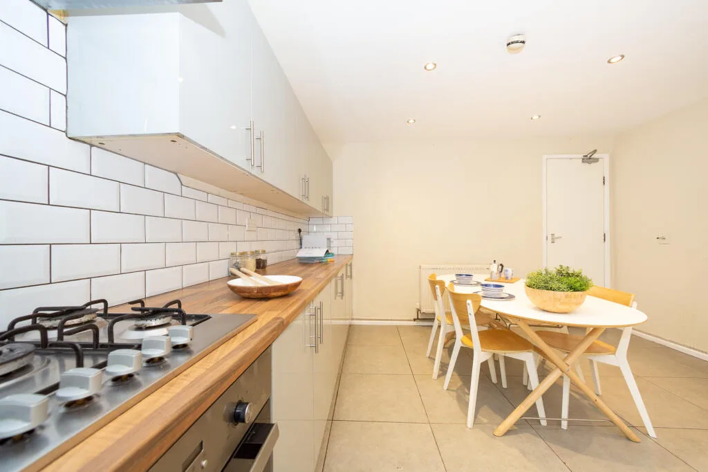 6 bedroom terraced house for rent