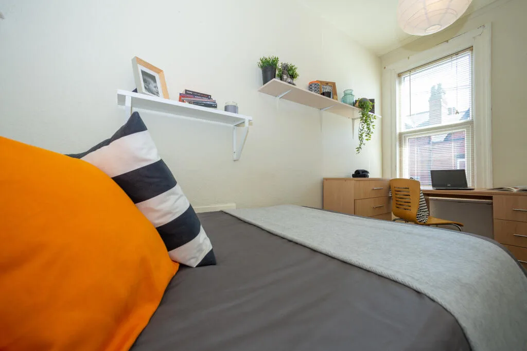 6 bedroom terraced house for rent