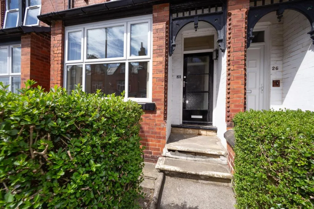 6 bedroom terraced house for rent