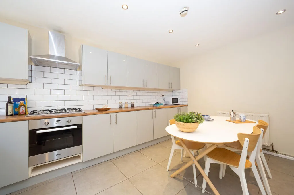6 bedroom terraced house for rent