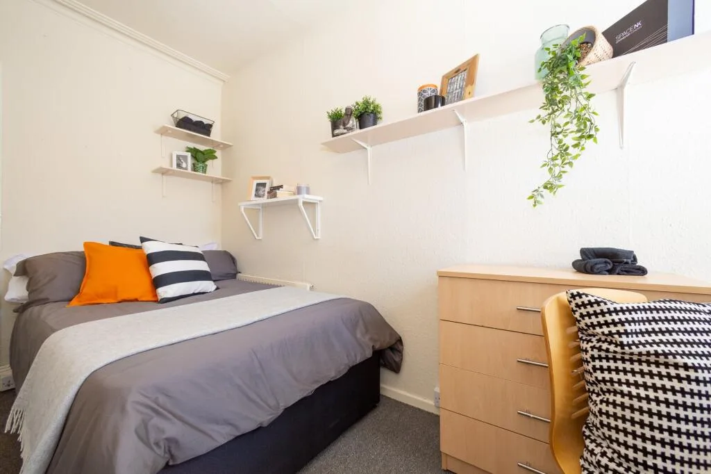 6 bedroom terraced house for rent
