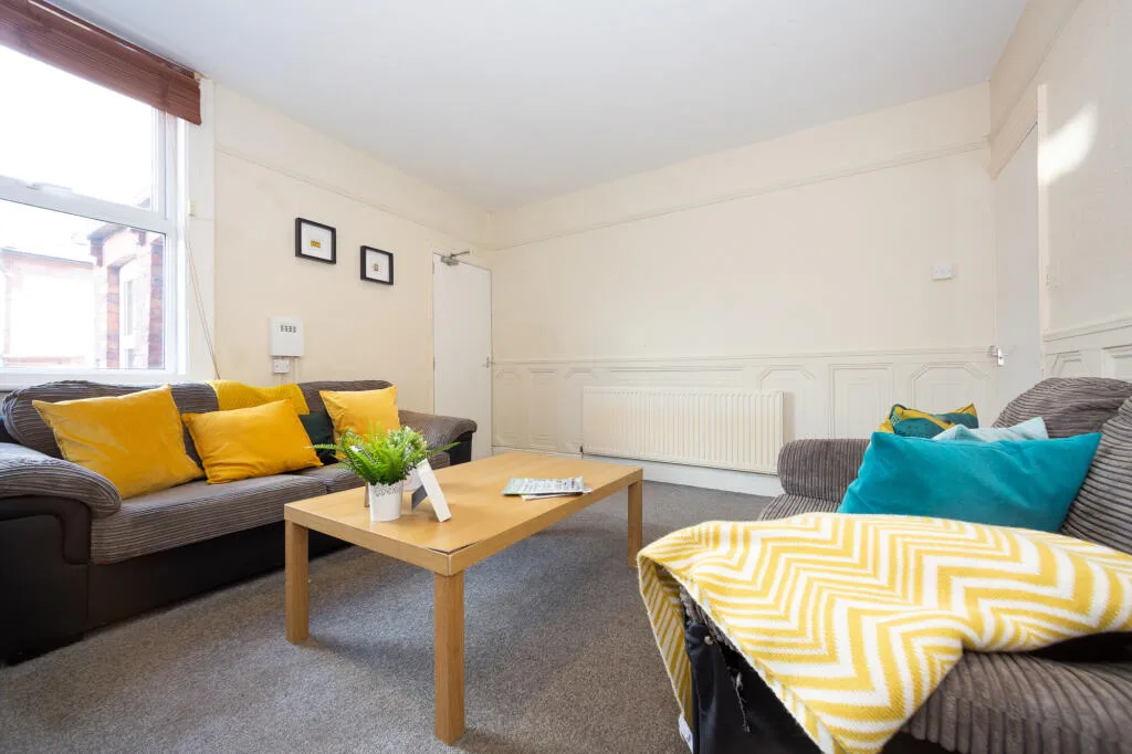 6 bedroom terraced house for rent