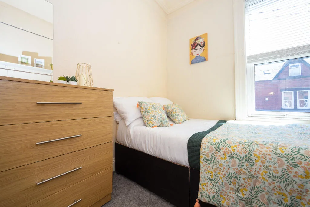 6 bedroom terraced house for rent