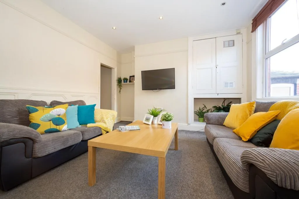 6 bedroom terraced house for rent
