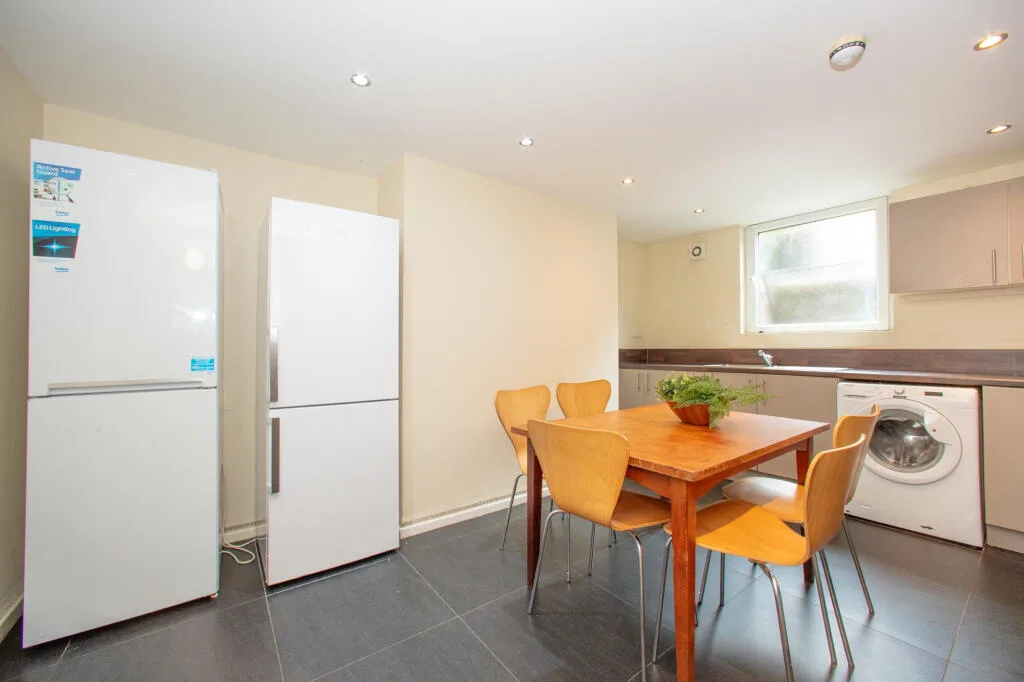 6 bedroom terraced house for rent