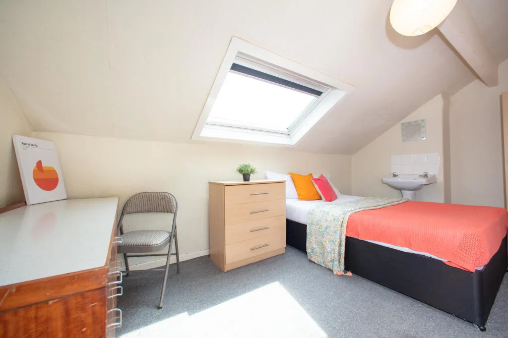 6 bedroom terraced house for rent