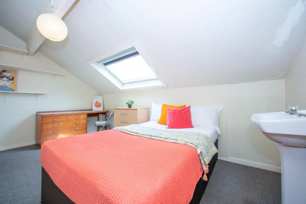 6 bedroom terraced house for rent