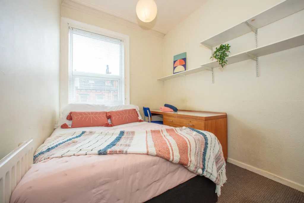6 bedroom terraced house for rent