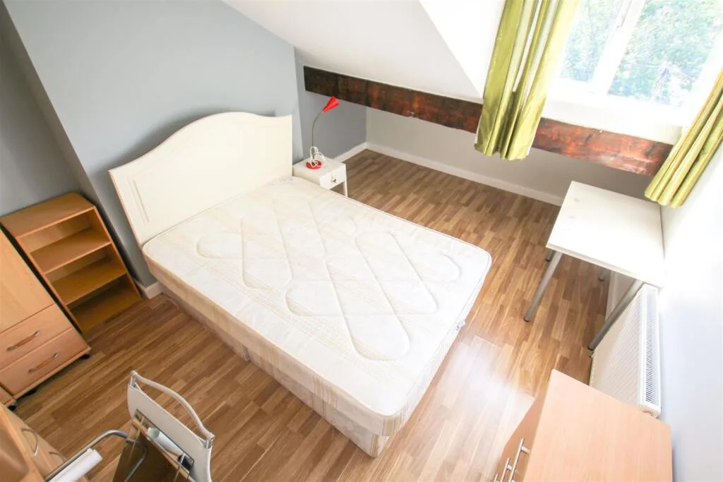 8 bedroom terraced house for rent