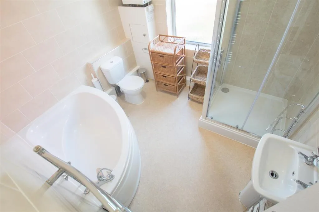 8 bedroom terraced house for rent