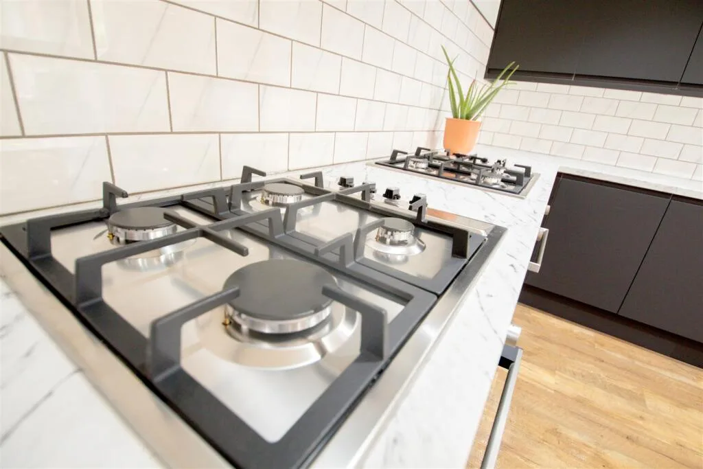 8 bedroom terraced house for rent