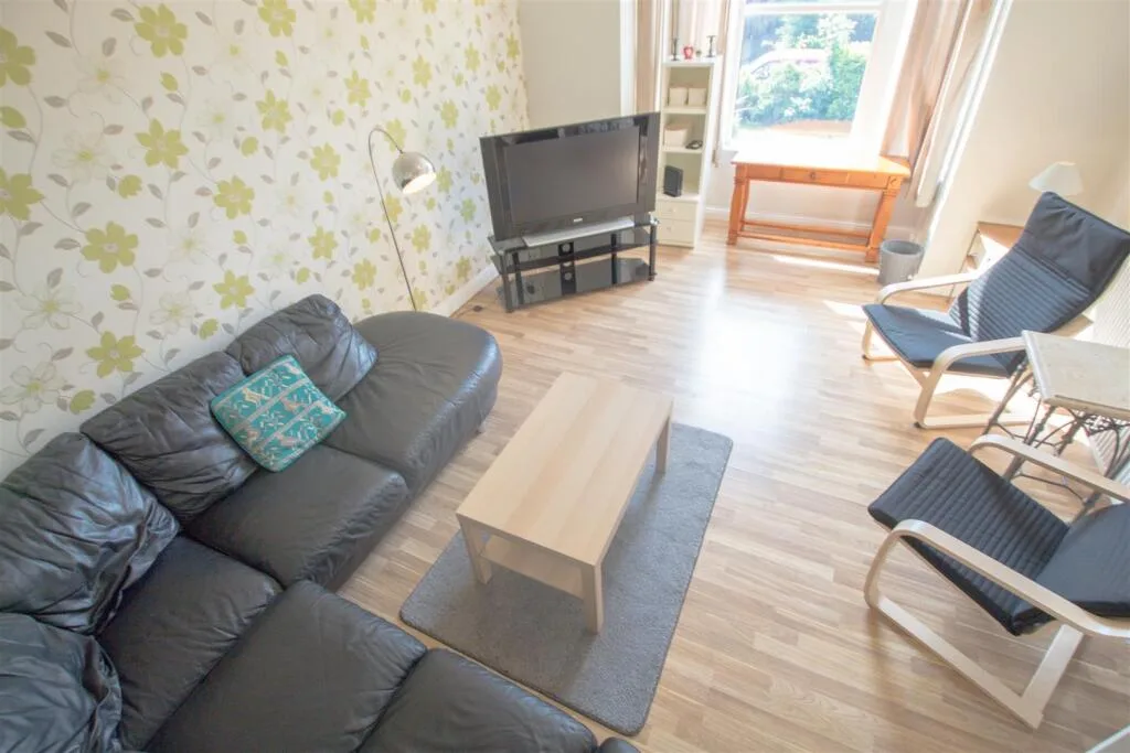 8 bedroom terraced house for rent