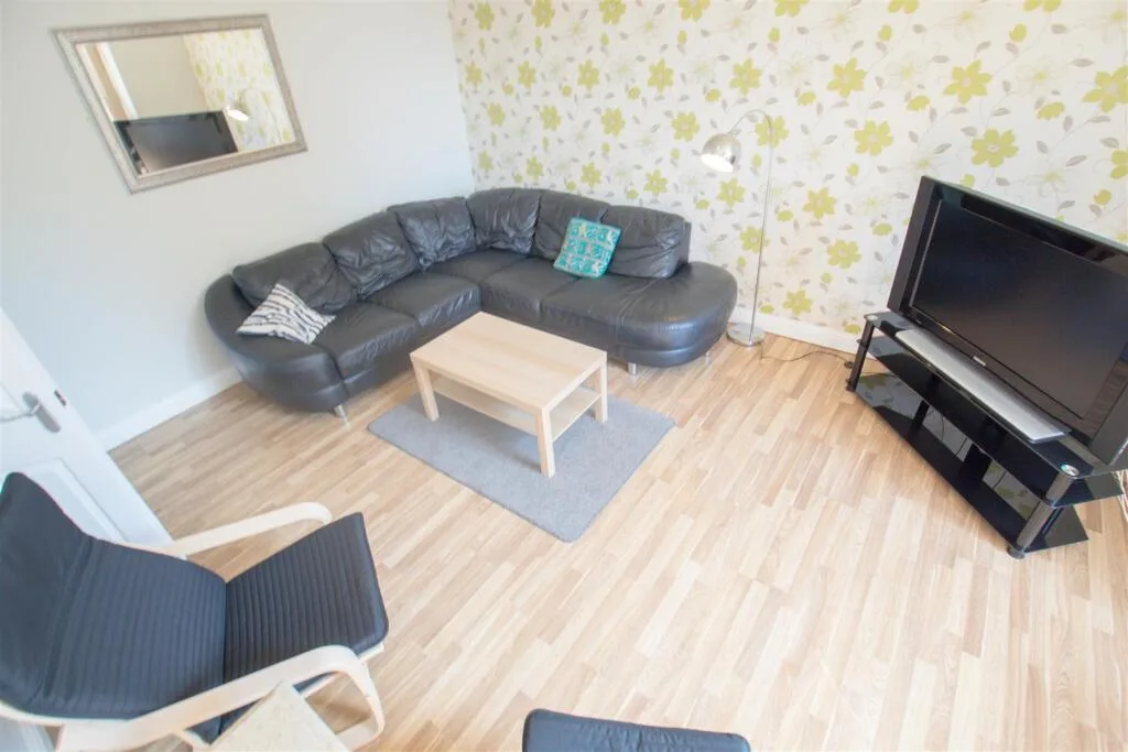 8 bedroom terraced house for rent