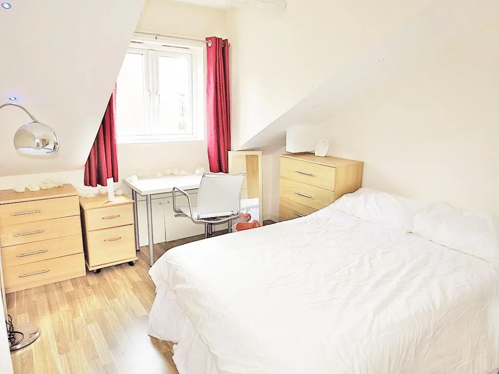 8 bedroom terraced house for rent