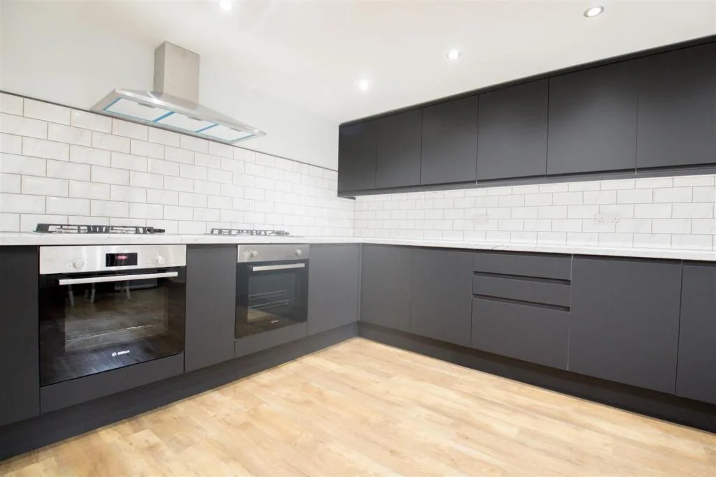 8 bedroom terraced house for rent