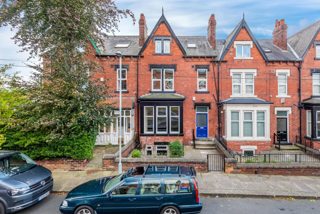 8 bedroom terraced house for rent