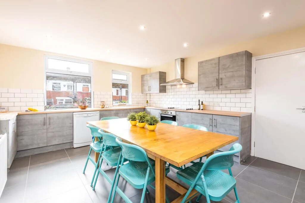 8 bedroom terraced house for rent