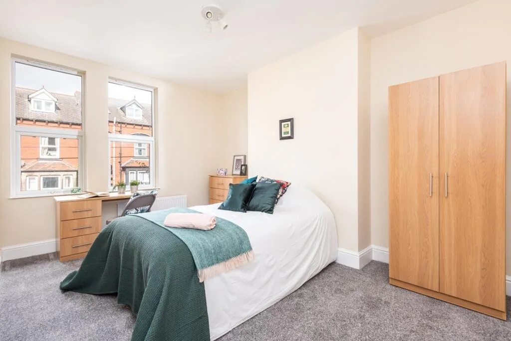 8 bedroom terraced house for rent