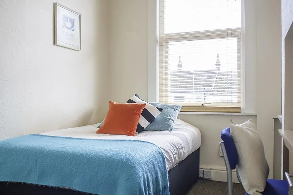 8 bedroom terraced house for rent
