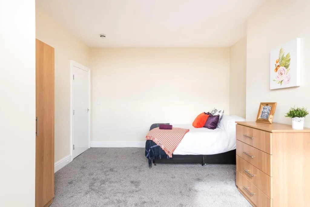 8 bedroom terraced house for rent