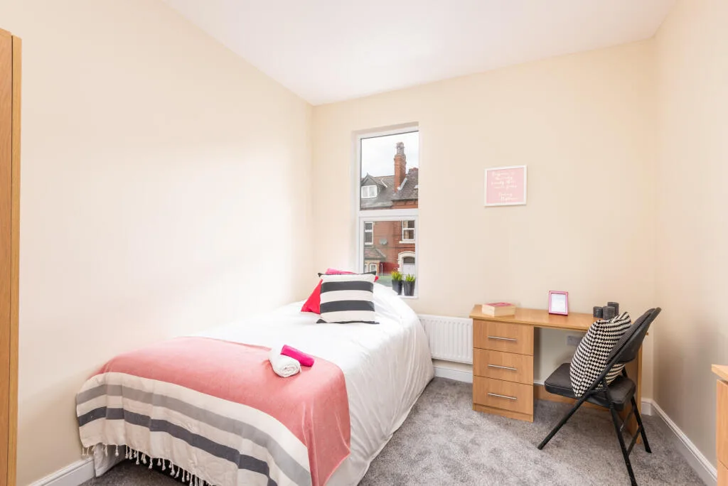 8 bedroom terraced house for rent