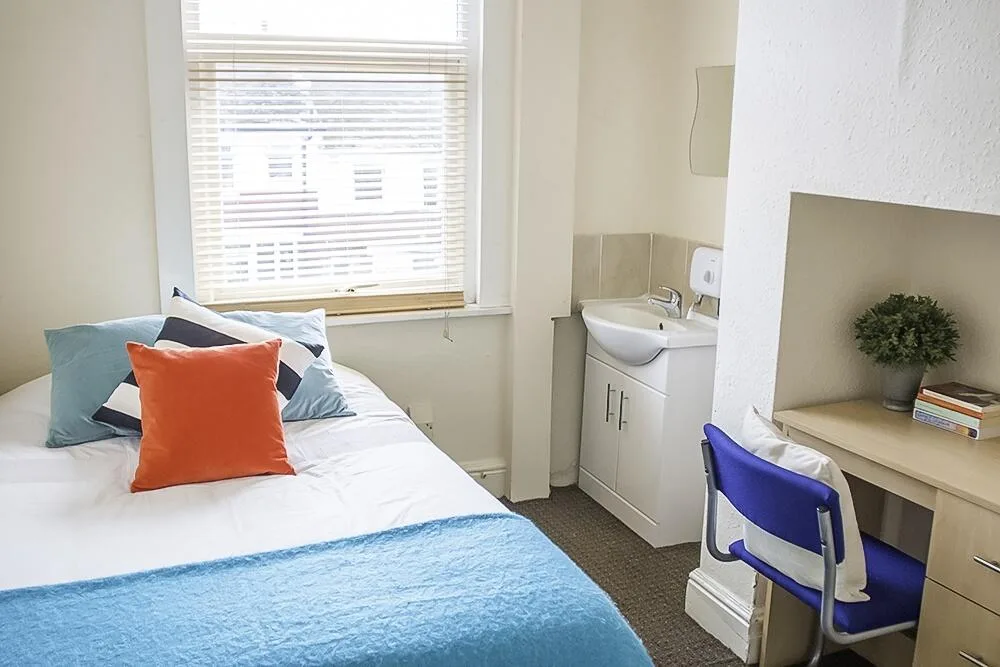 8 bedroom terraced house for rent