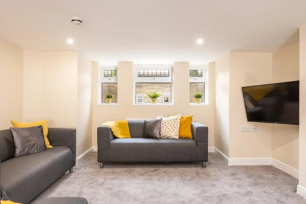 8 bedroom terraced house for rent