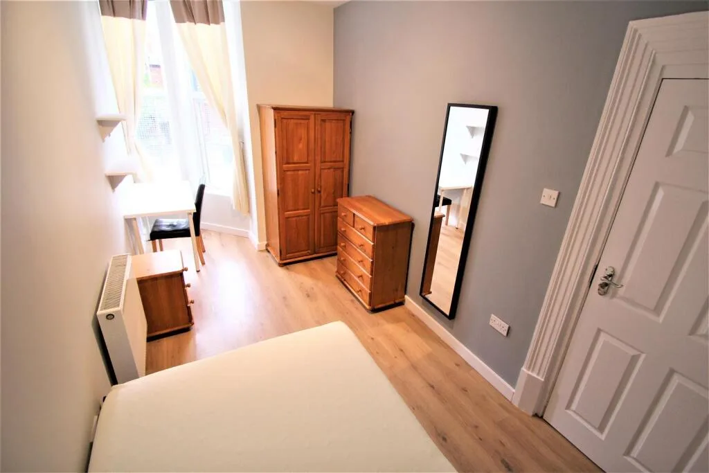 10 bedroom terraced house for rent