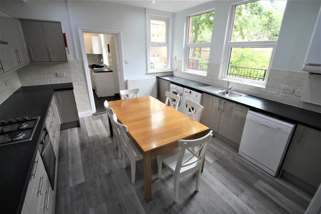 10 bedroom terraced house for rent