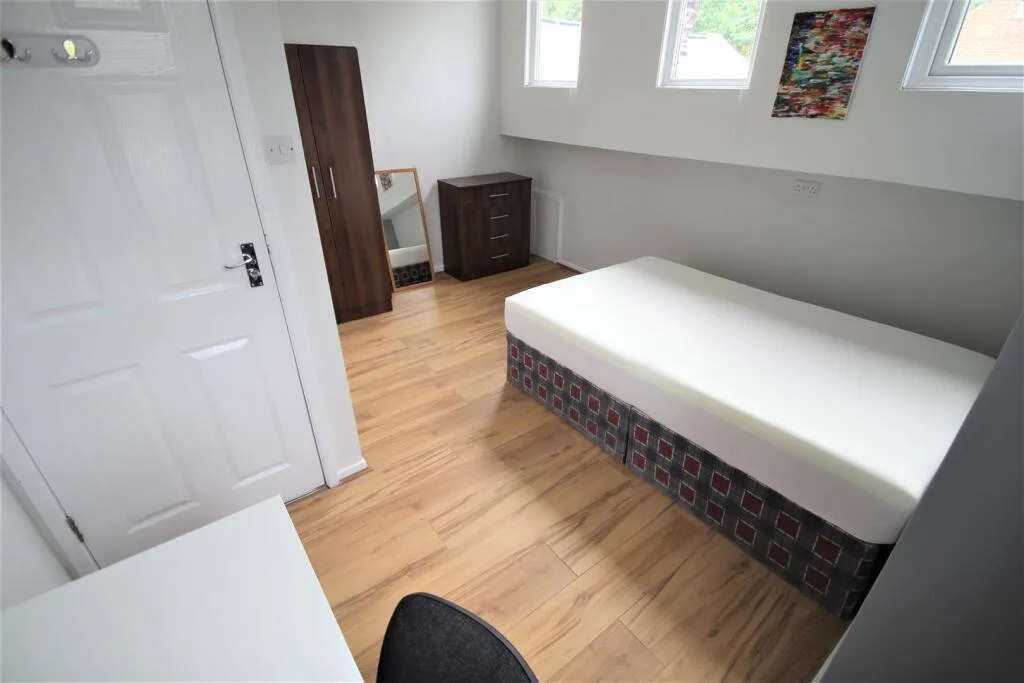 10 bedroom terraced house for rent