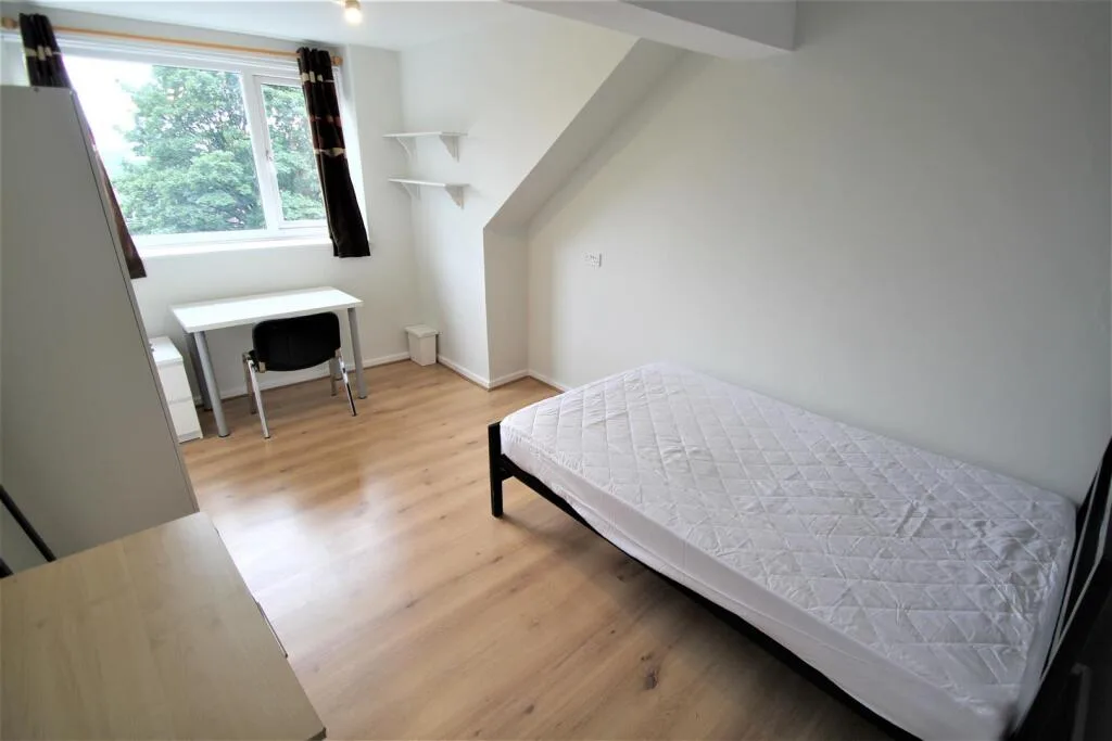 10 bedroom terraced house for rent