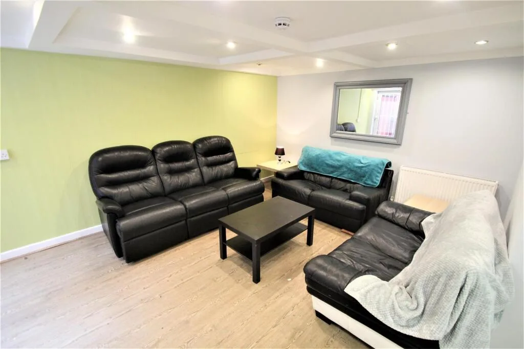 10 bedroom terraced house for rent