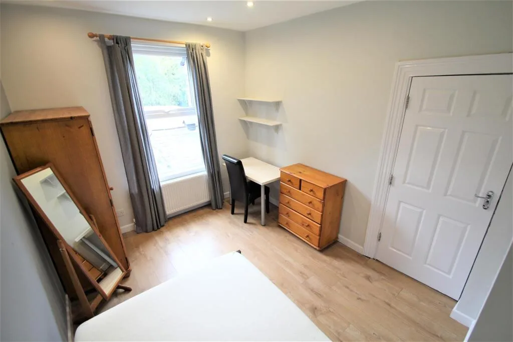 10 bedroom terraced house for rent