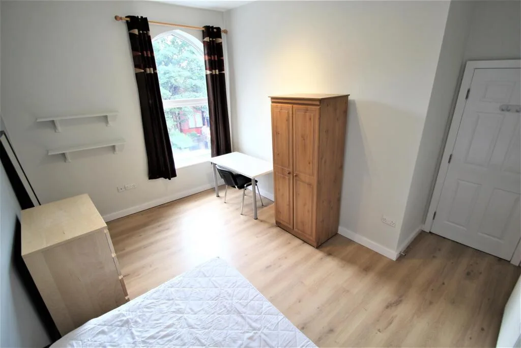 10 bedroom terraced house for rent