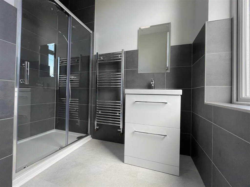 10 bedroom semi-detached house for rent