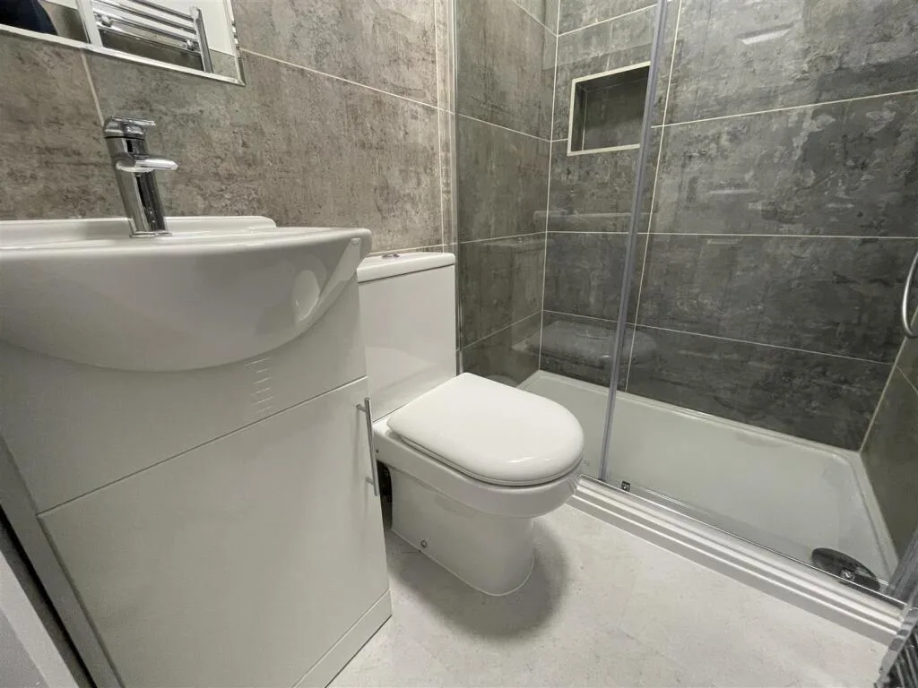 10 bedroom semi-detached house for rent