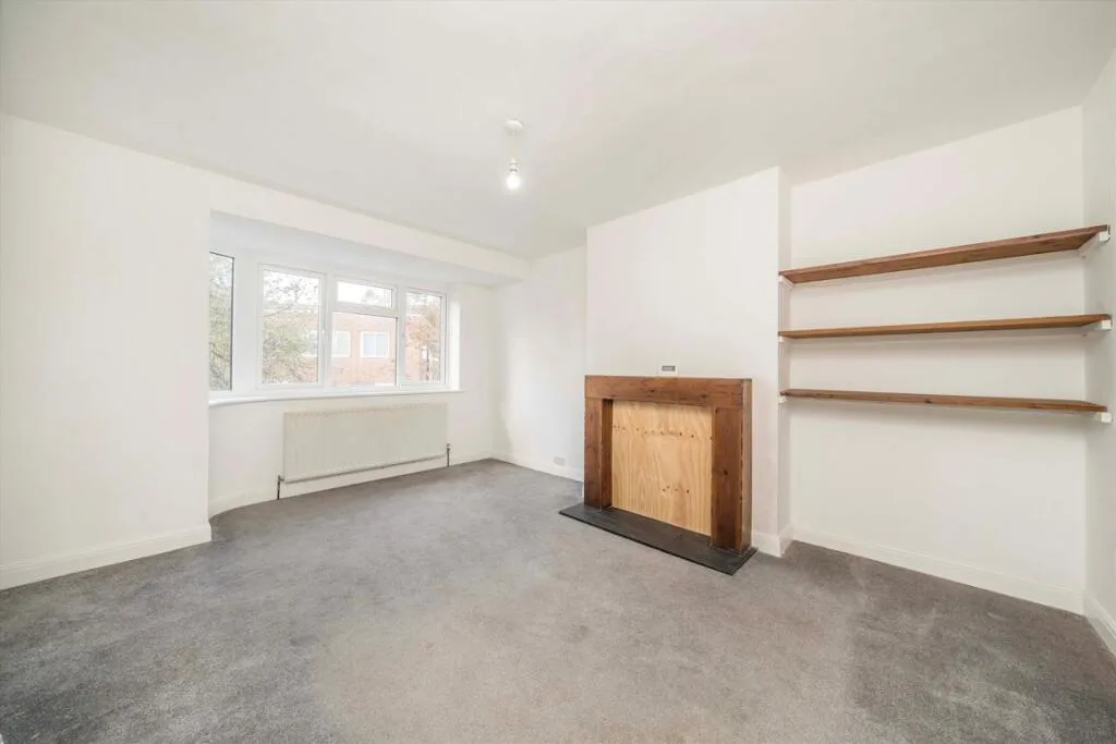 2 bedroom maisonette for rent