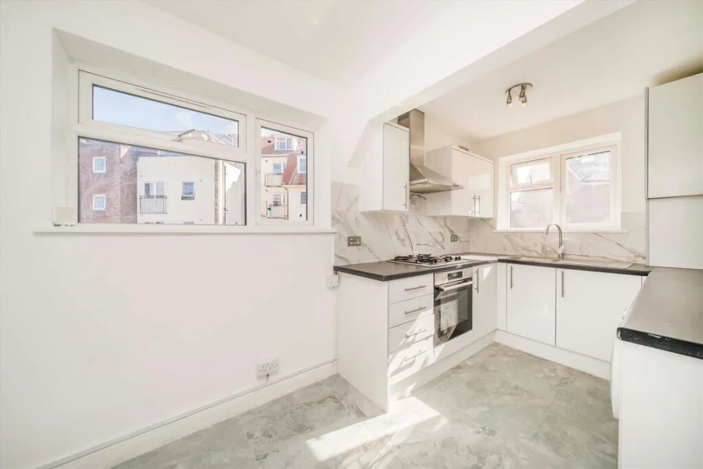 2 bedroom maisonette for rent