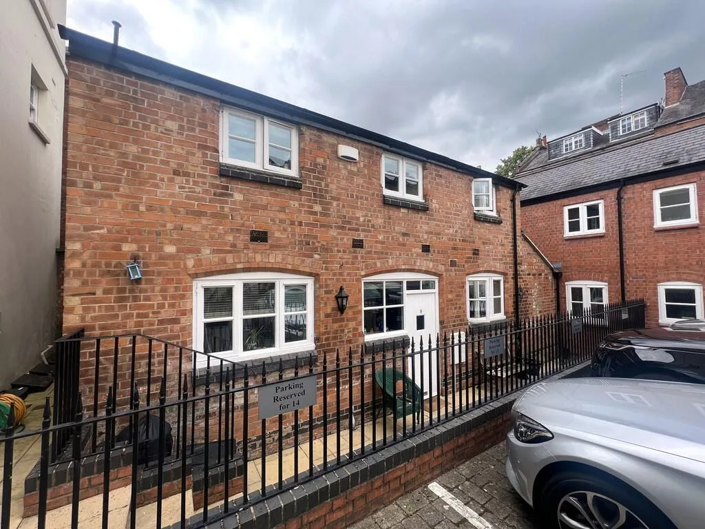2 bedroom mews property for rent