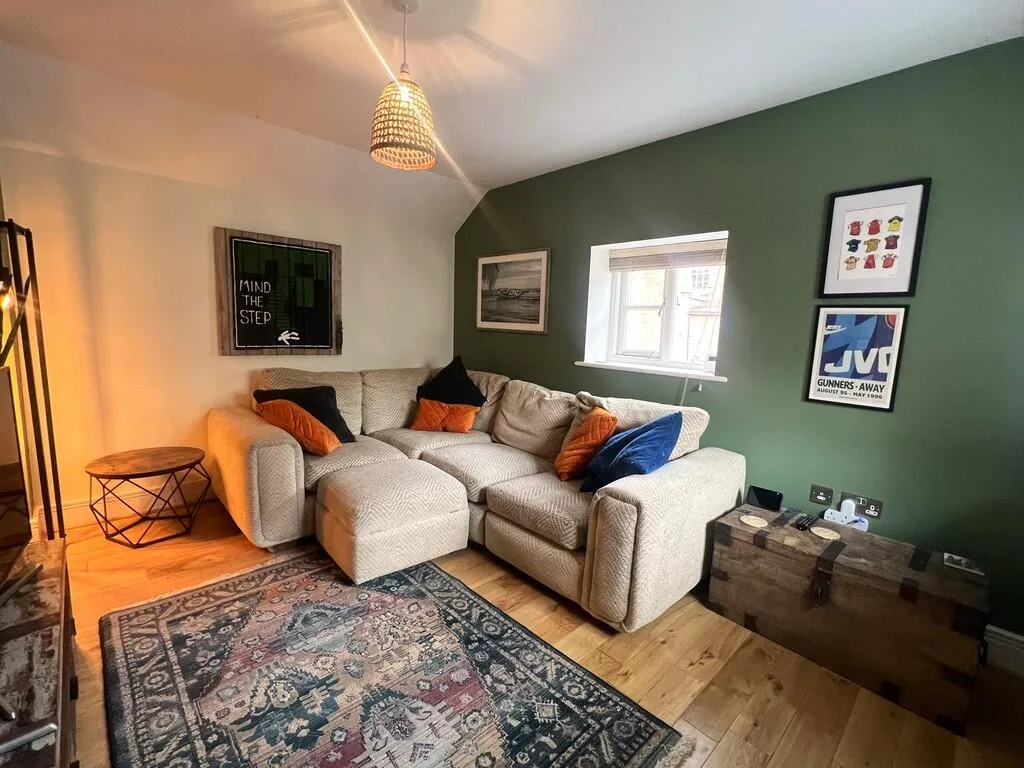 2 bedroom mews property for rent