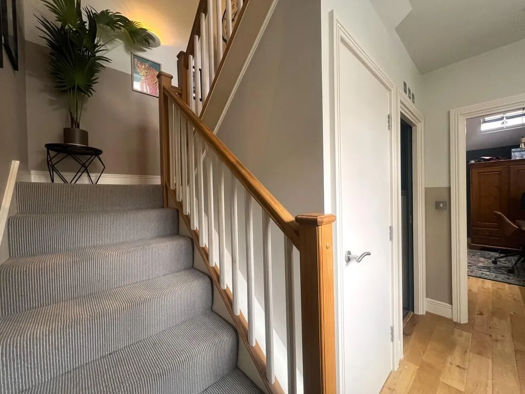 2 bedroom mews property for rent