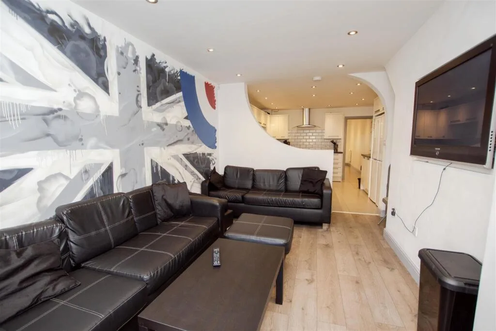 7 bedroom house for rent