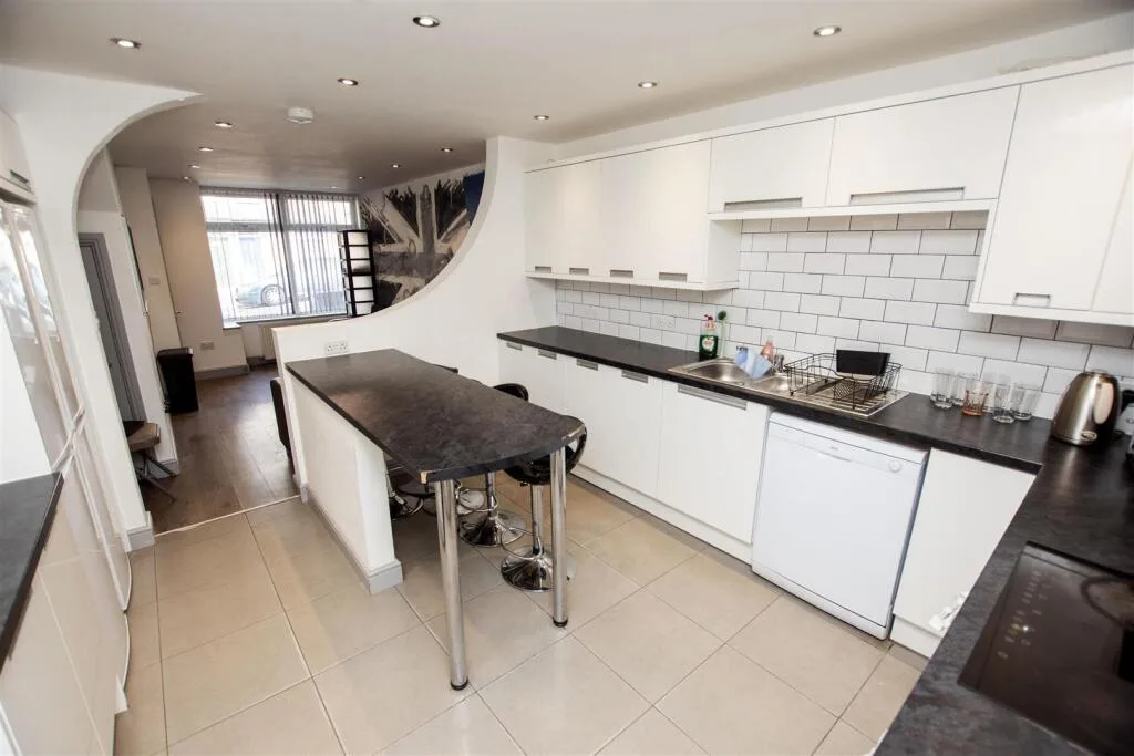 7 bedroom house for rent
