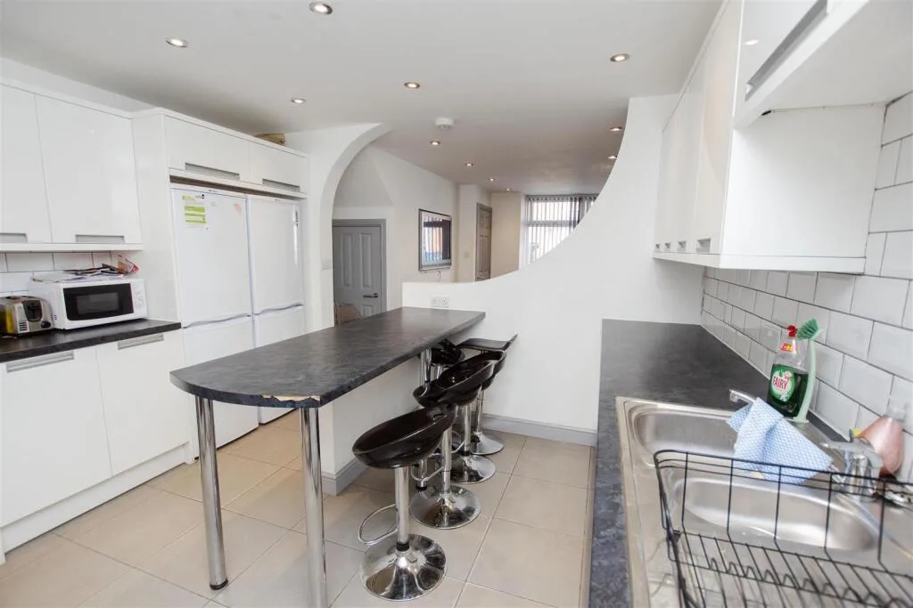 7 bedroom house for rent